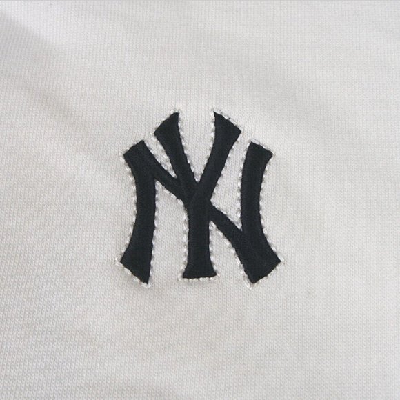 MLB NEW YORK YANKEES IVORY BASIC LOGO SWEATSHIRT - Picture 2 of 7